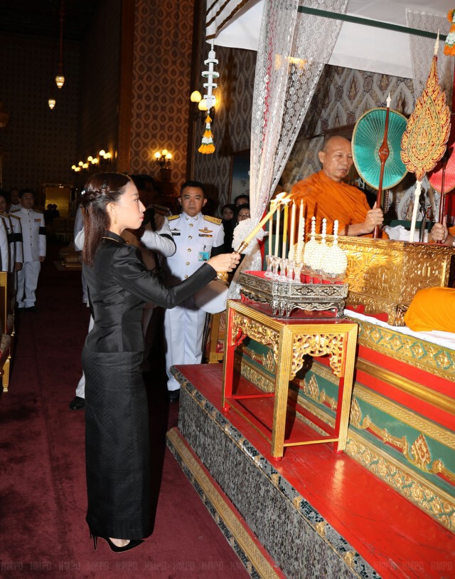 พระองค์ภาฯ  เสด็จพระพิธี ธรรมสวดพระอภิธรรมพระบรมศพ