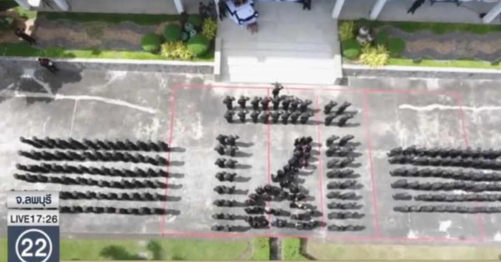คณะแม่บ้านทหารแปรอักษรเลขเก้าไทย