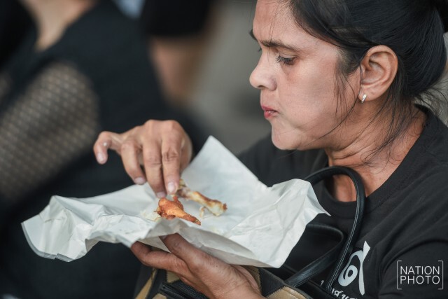 "ข้าวเหนียวไก่ทอดพระราชทานแสนโอชา"