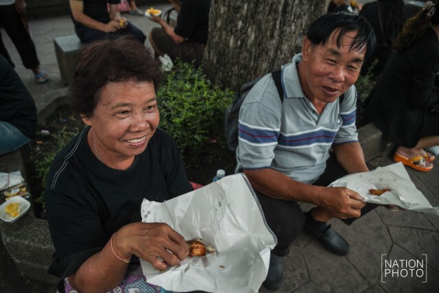 "ข้าวเหนียวไก่ทอดพระราชทานแสนโอชา"