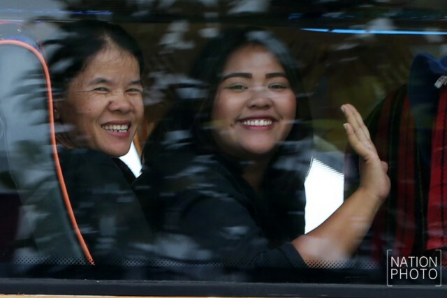 ชาวนราธิวาส น้ำตาไหลนองหน้า หลังได้เดินทางไปกราบถวายบังคมพระบรมศพ