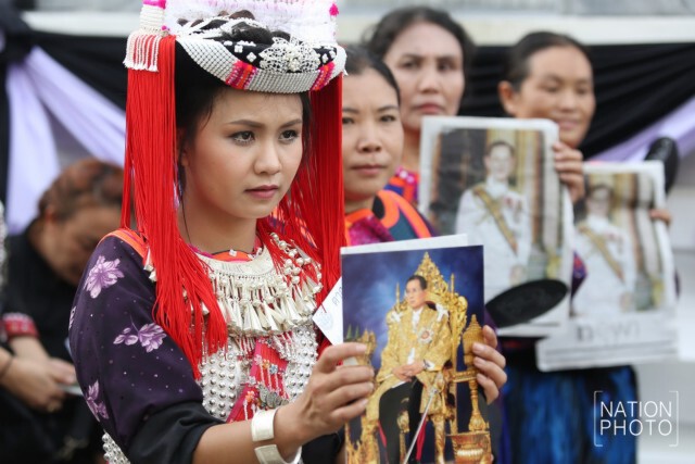 ชาวเขาเผ่าม้ง จ.ตาก เข้าถวายสักการะพระบรมศพ