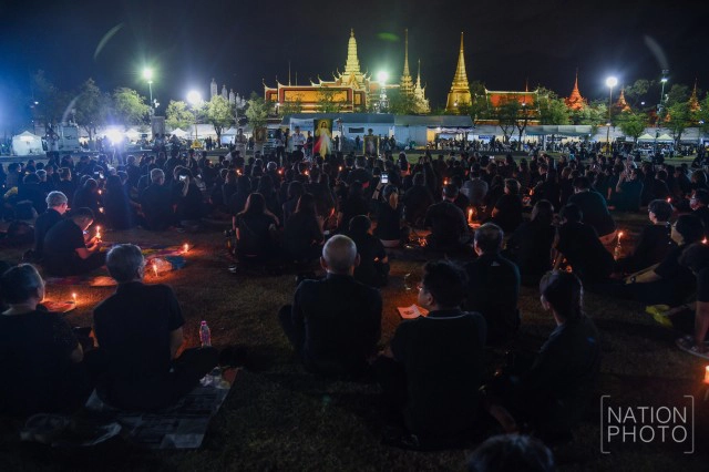 คริสต์ศาสนิกชน-สวดภาวนาถวายสักการะแด่พ่อหลวง