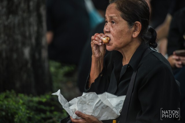 "ข้าวเหนียวไก่ทอดพระราชทานแสนโอชา"