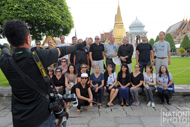 นักท่องเที่ยวไทย-เทศ เข้าชมวัดพระแก้ว เป็นวันแรก