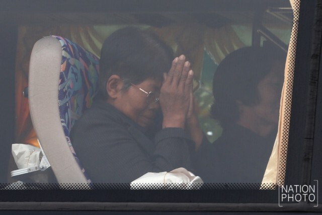 ชาวนราธิวาส น้ำตาไหลนองหน้า หลังได้เดินทางไปกราบถวายบังคมพระบรมศพ