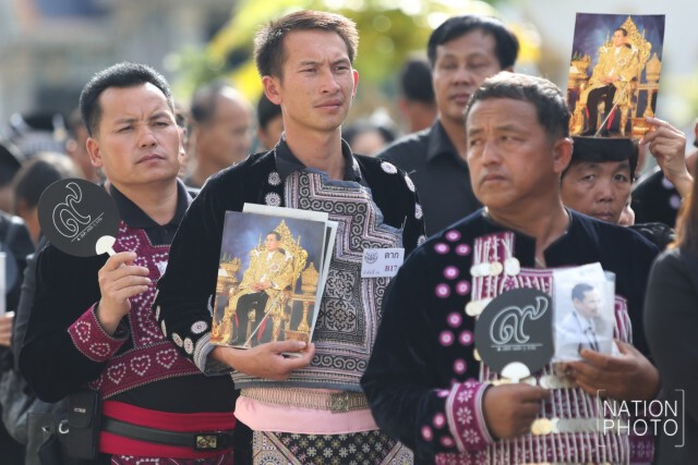 ชาวเขาเผ่าม้ง จ.ตาก เข้าถวายสักการะพระบรมศพ
