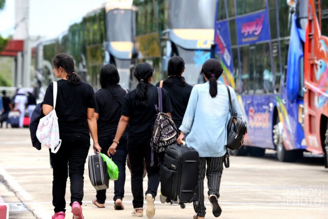 ชาวนราธิวาส น้ำตาไหลนองหน้า หลังได้เดินทางไปกราบถวายบังคมพระบรมศพ