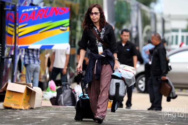 ชาวนราธิวาส น้ำตาไหลนองหน้า หลังได้เดินทางไปกราบถวายบังคมพระบรมศพ