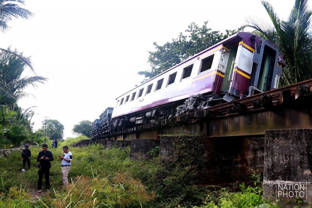 รถไฟซ่อมบำรุง"ตกราง" ระหว่างสถานีรามัน-ไม้แก่นโชคดีไร้เจ็บ รถไฟซ่อมบำรุง"ตกราง" ระหว่างสถานีรามัน-ไม้แก่นโชคดีไร้เจ็บ