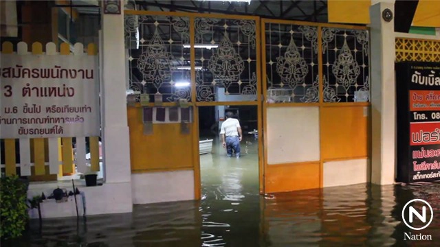 เพชรบุรียังอ่วม! เขื่อนเพชรปล่อยน้ำเพิ่ม โรงเรียนหลายแห่งประกาศปิดสองวัน