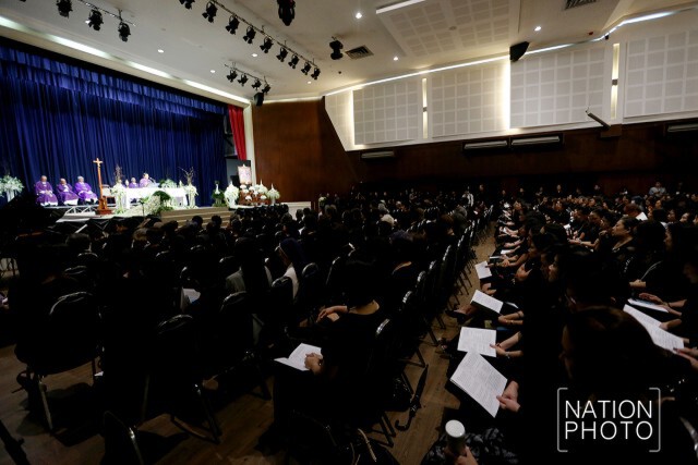 รร.มาแตร์เดอีวิทยาลัย จัดพิธีมิสซาแสดงความอาลัยแด่ในหลวง ร.๙