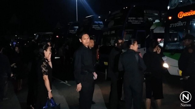 พสกนิกรโคราช เดินทางด้วยรถทัวร์ 19 คัน เข้าสักการะพระบรมศพ