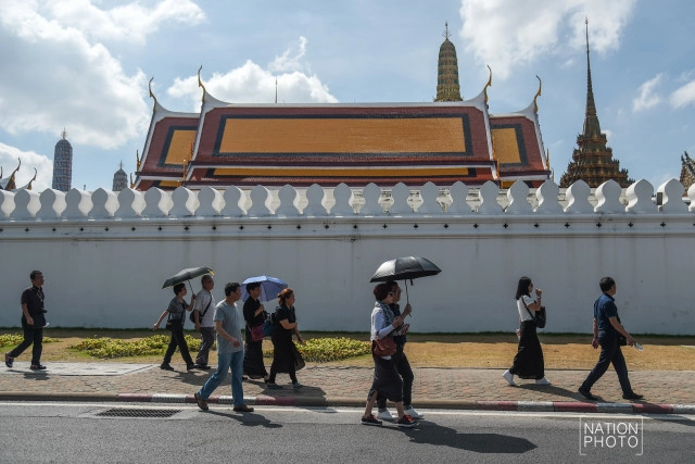 วันแรกของวัดพระแก้ว หลังเปิดในรอบ 2 สัปดาห์