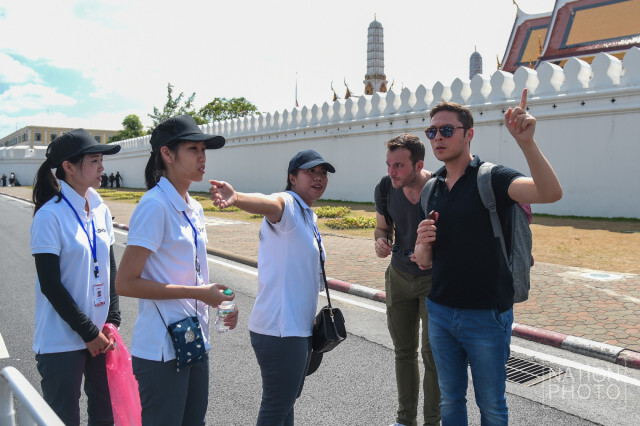 ตร.ท่องเที่ยวนำล่ามอาสาสมัครอำนวยความสะดวกนักท่องเที่ยว