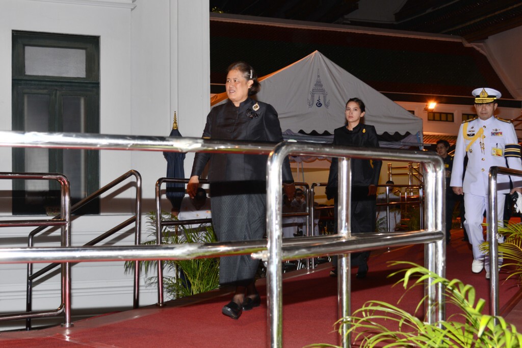 สมเด็จพระเทพฯ เสด็จฯพระพิธีธรรมสวดพระอภิธรรมพระบรมศพ สมเด็จพระเทพฯ เสด็จฯพระพิธีธรรมสวดพระอภิธรรมพระบรมศพ