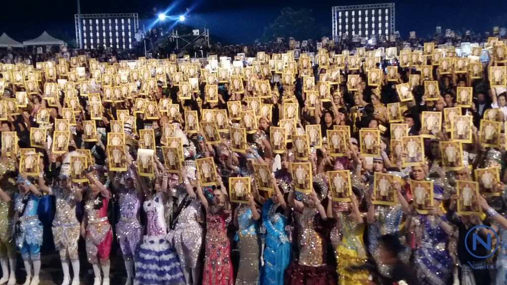 หมอลำรวมใจถวายอาลัยพ่อหลวง