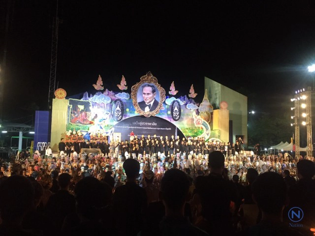 หมอลำรวมใจถวายอาลัยพ่อหลวง