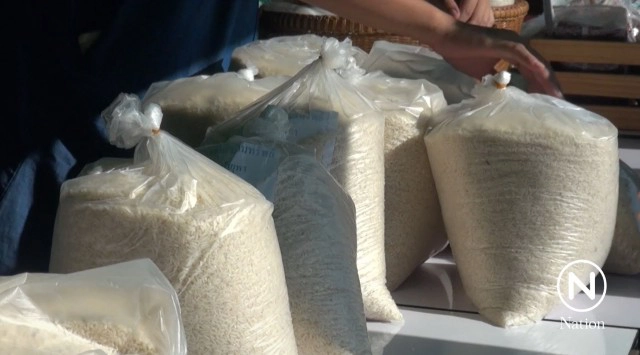 พิษณุโลก เปิดตลาดนัดข้าวสารหน้าศาลากลาง ให้ชาวนาขายข้าว 2 เดือน