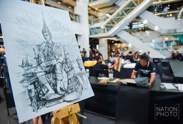 นศ.ม.ศิลปากร-นักวาดจิตอาสา วาดภาพพระบรมสาทิสลักษณ์ ในหลวง ร.๙
แจกให้กับ ปชช.ฟรี 5-6 พ.ย.นี้