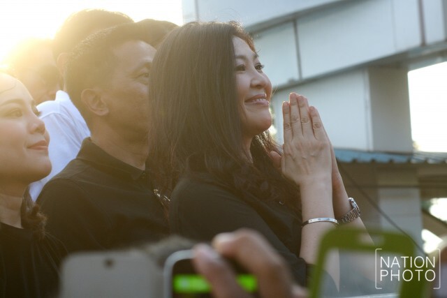 "ยิ่งลักษณ์"จัดอีเว้นท์ขายข้าว
10 ตัน หมดในหนึ่งชัวโมง