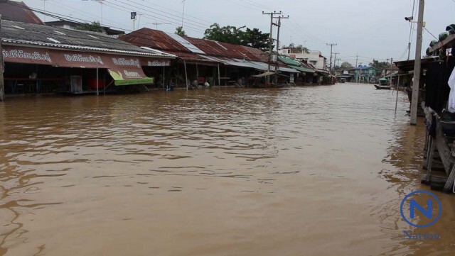 แชร์สนั่น! น้ำคลองเอ่อท่วมตลาดน้ำอัมพวา