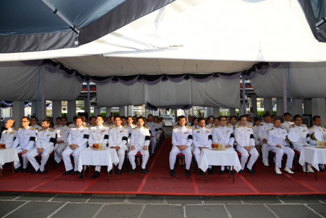 สมเด็จพระเทพรัตนราชสุดาฯ ถวายภัตตาหารเช้าแด่พระภิกษุสงฆ์