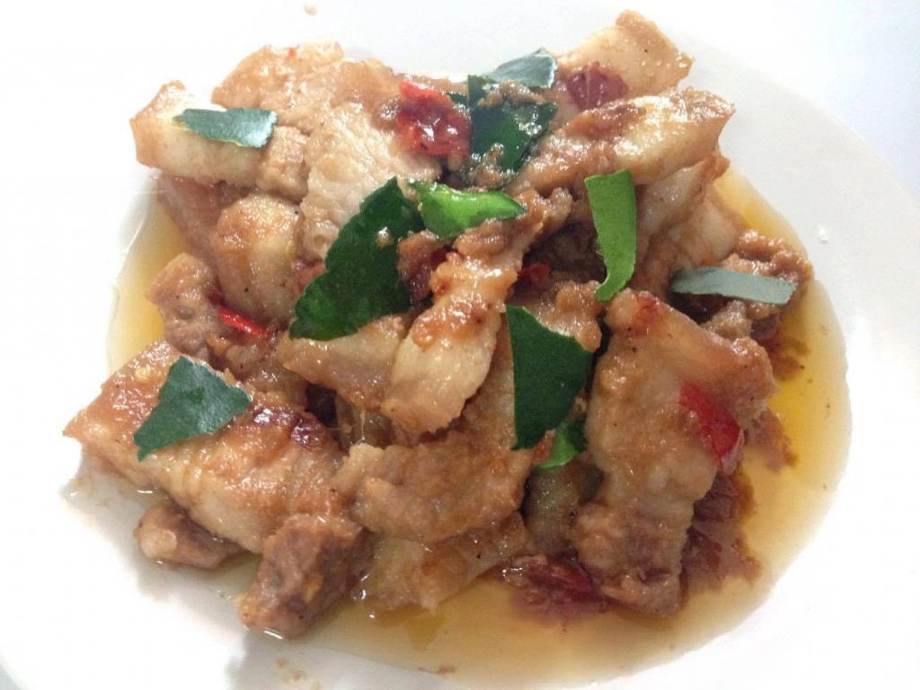 ครัวน้าคม : หมูสามชั้นผัดกะปิ เมนูอาหารใต้ รสอร่อยทำง่าย