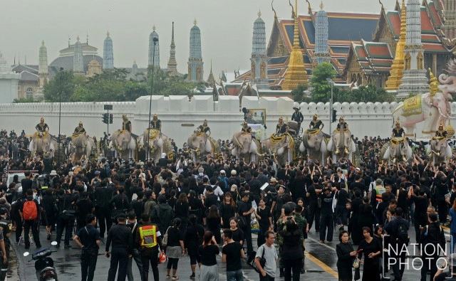 ลำดับภาพ : ครบ 1 เดือน..."ในหลวง" เสด็จสวรรคต