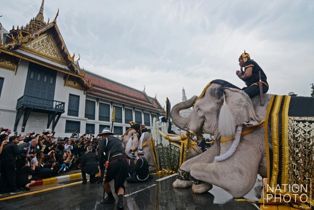 ลำดับภาพ : ครบ 1 เดือน..."ในหลวง" เสด็จสวรรคต