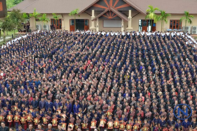 ผู้ไทยบ้านโพนกาฬสินธุ์กว่า 3 พัน
ร้องเพลงแสดงความอาลัยในหลวง ร.๙