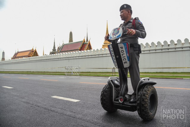 ตำรวจท่องเที่ยวตรวจตราความเรียบร้อยรอบพระบรมมหาราชวัง