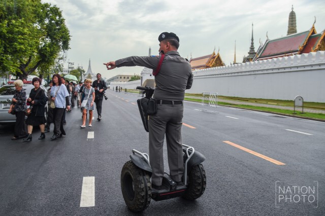 ตำรวจท่องเที่ยวตรวจตราความเรียบร้อยรอบพระบรมมหาราชวัง