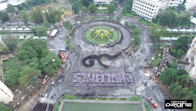 ม.รามคำแหง จุดเทียนแสดงความอาลัย