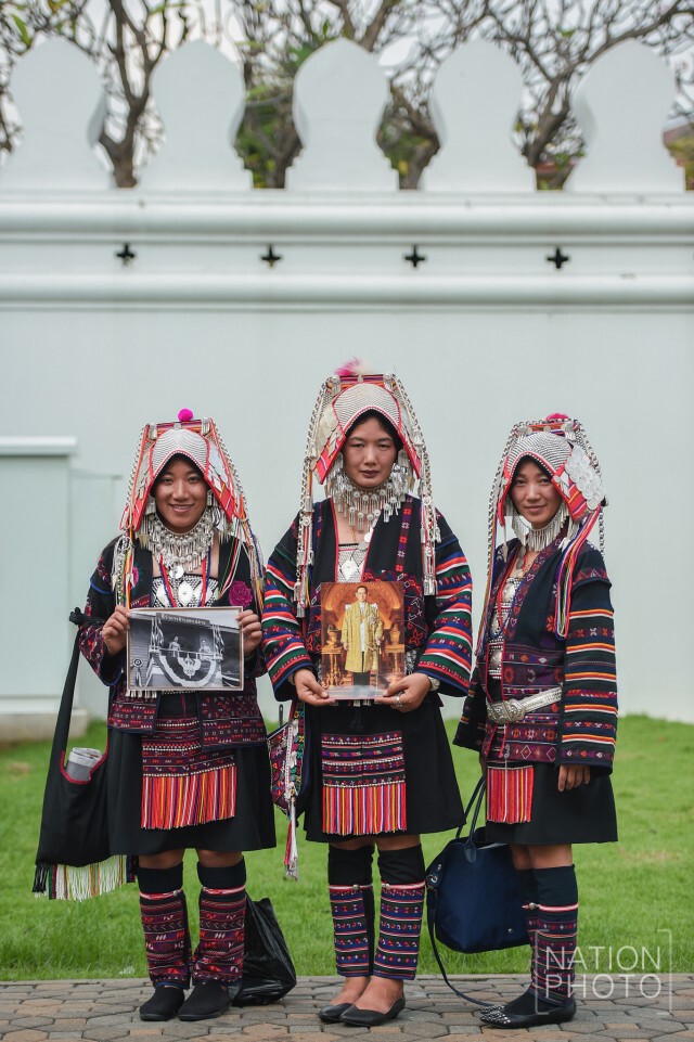 ราษฎรเผ่าอาข่า จ.เชียงราย
เดินทางมาสักการะพระบรมศพ
