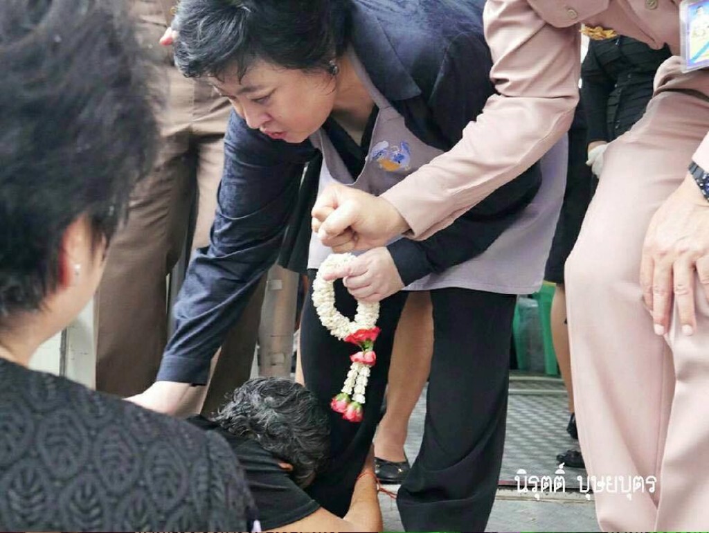 "...ไม่เผาได้ไหม..." "...ไม่เผาได้ไหม..."