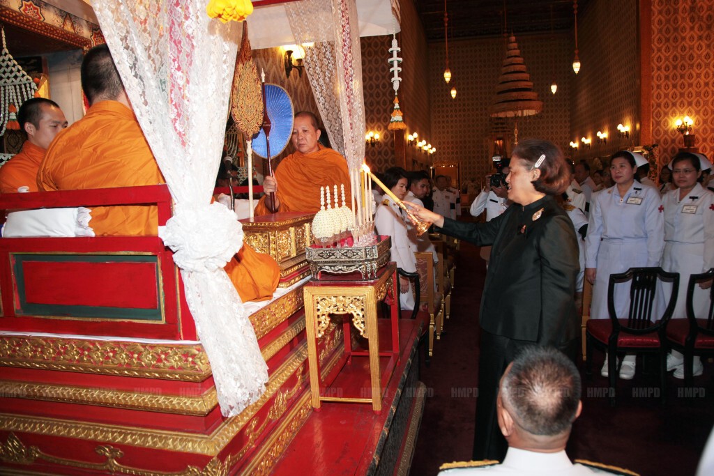 สมเด็จพระเทพฯ เสด็จฯพระพิธีธรรมสวดพระอภิธรรมพระบรมศพ สมเด็จพระเทพฯ เสด็จฯพระพิธีธรรมสวดพระอภิธรรมพระบรมศพ