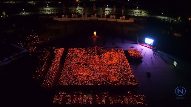 ภาพมุมสูง  หัวหิน บ้านพ่อ จัดแปรอักษรอุทยานราชภักดิ์