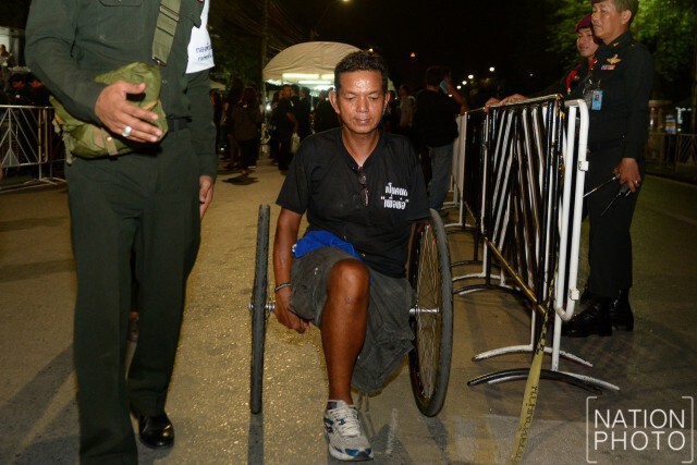 "สมปอง จุ้ยพลับ" ชายพิการขาขาดชาวภูเก็ต เดินทาง 13 วัน ร่วมสักการะพระบรมศพ