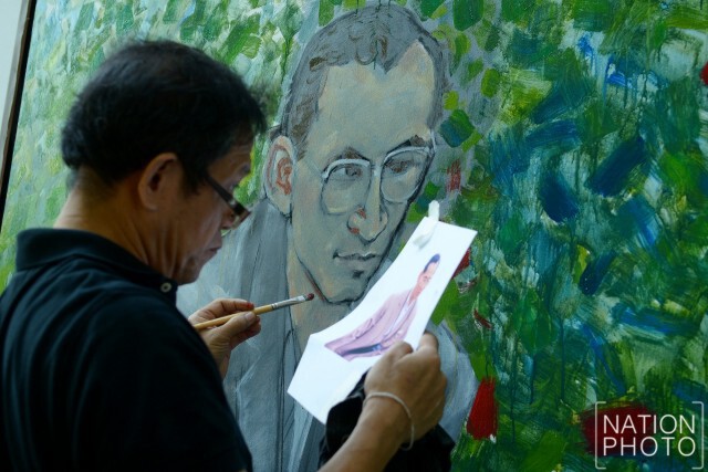 ศิลปิน ศิษย์เก่า นศ.ม.ศิลปากร วาดพระบรมสาทิสลักษณ์
เตรียมจัดแสดงในงาน"ศิลปากร...รวมใจถวายพ่อหลวง"