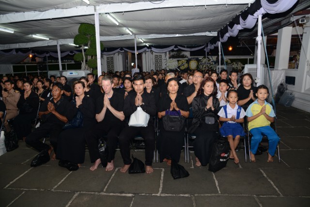 สมเด็จพระบรมฯ เสด็จฯพระพิธีธรรมสวดพระอภิธรรม