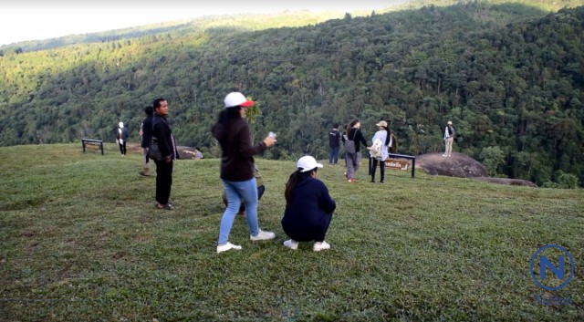 นทท.ขึ้นภูหินร่องกล้ารับลมหนาวคึกคัก
เช้าเย็นสบาย 16 องศา
