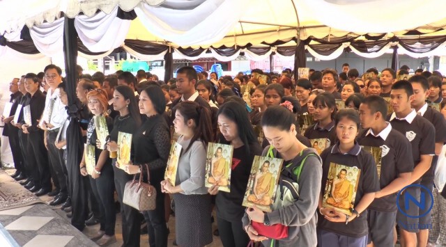 ร้านก๋วยเตี๋ยวมหาสารคามทำดี
ให้กินฟรี 500 ชาม-แจกเสื้อสีดำ ถวายเป็นพระราชกุศล