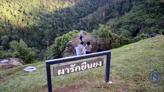 นทท.ขึ้นภูหินร่องกล้ารับลมหนาวคึกคัก
เช้าเย็นสบาย 16 องศา