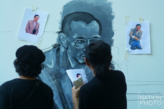 ศิลปิน ศิษย์เก่า นศ.ม.ศิลปากร วาดพระบรมสาทิสลักษณ์
เตรียมจัดแสดงในงาน"ศิลปากร...รวมใจถวายพ่อหลวง"