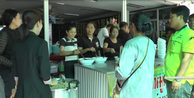 ร้านก๋วยเตี๋ยวมหาสารคามทำดี
ให้กินฟรี 500 ชาม-แจกเสื้อสีดำ ถวายเป็นพระราชกุศล