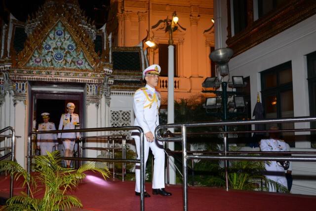 สมเด็จพระบรมฯ เสด็จฯพระพิธีธรรมสวดพระอภิธรรม