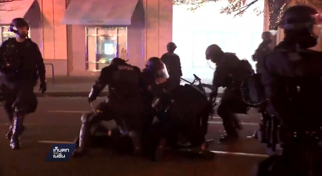 13-11-59 เก็บตกเที่ยง : จับแก๊งยิงผู้ประท้วงที่พอร์ตแลนด์ 13-11-59 เก็บตกเที่ยง : จับแก๊งยิงผู้ประท้วงที่พอร์ตแลนด์