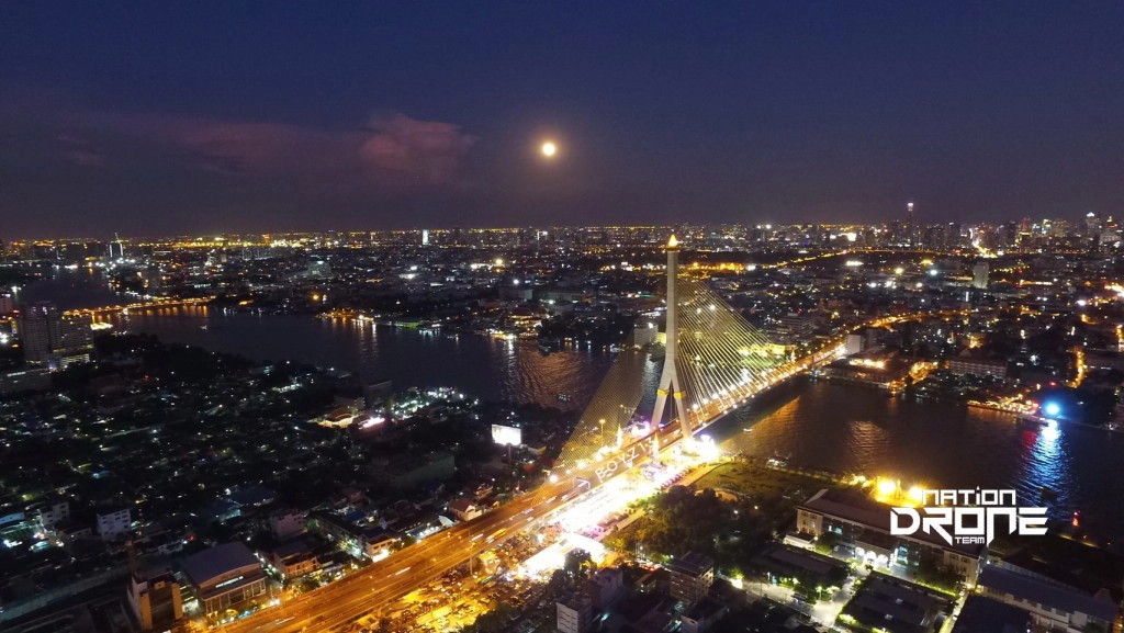 ภาพมุมสูง "ซุปเปอร์ฟูลมูน" จากสะพานพระราม 8