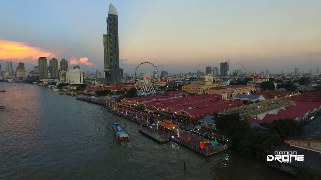 ภาพมุมสูง บรรยากาศ ลอยกระทง จาก เอเชียทีค